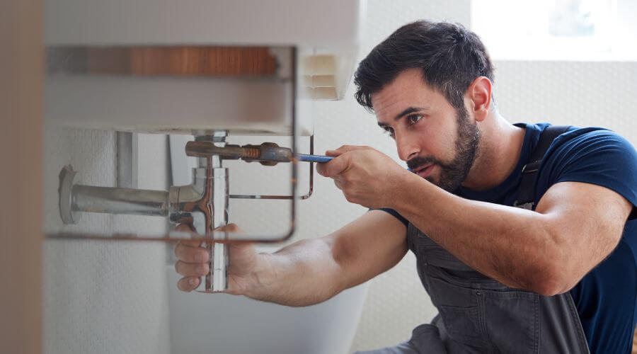 Water heater thermostat replacement in Mills, WY